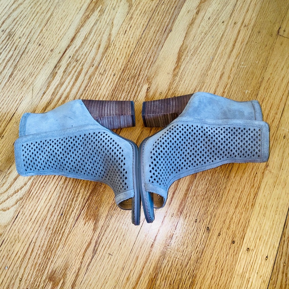 Boots - Picture 3 of 6